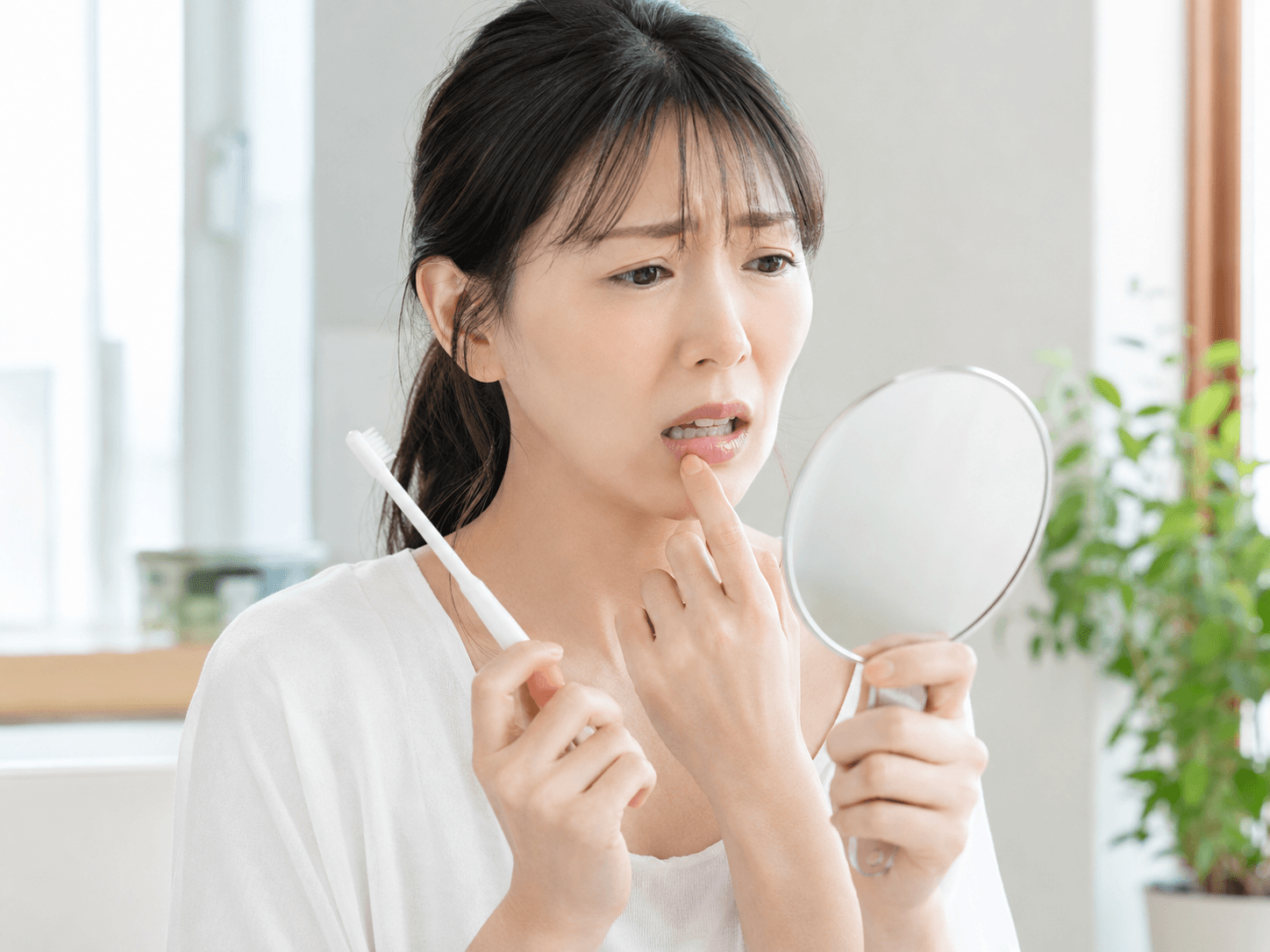 歯ぐきの腫れや出血が気になる症状のイメージ